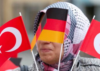 Financial Times: Almanya, ülkedeki Müslümanlar ile Türkiye arasındaki bağları koparmak istiyor