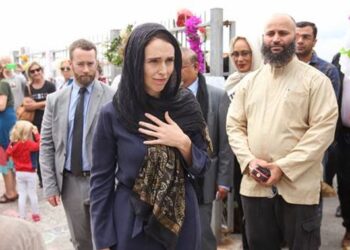 Yeni Zelanda Başbakanı Ardern neden başörtüsü taktığını açıkladı
