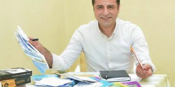 Demirtaş’a, ödül vermeye gelen heyet geri çevrildi