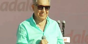 Zülfü Livaneli: 1 Nisan’da AKP’ye güzel bir İstanbul sürprizi yapalım