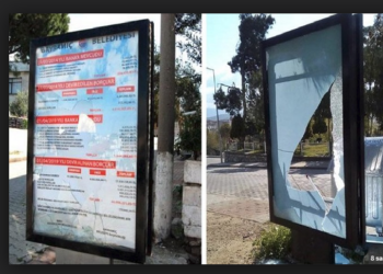 AKP’nin borcunun afişle duyurulduğu bilboardlar parçalandı