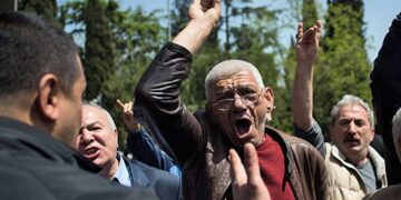 ‘Cehennem kütüğü işkenceci Raci’: 12 Eylül’ün işkencecisi Albay cenazesi başında lanetlendi