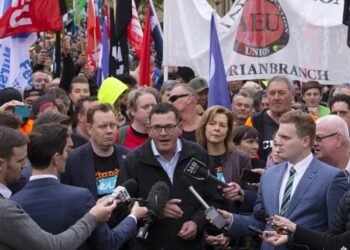 Sydney, Melbourne, Brisbane ve Adelaide’de binlerce işçi düşük ücret için yürüdü