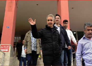 Cumhuriyet’in eski yazar ve yöneticisi 8 kişi tekrar hapse atıldı