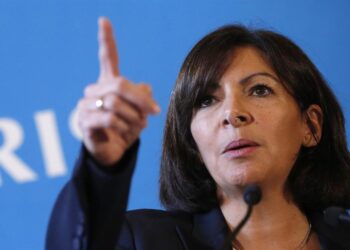 Paris Belediye Başkanı’ndan Türkçe tweet: Özgürlüklere inanan yeni Belediye Başkanlarını kutluyoruz