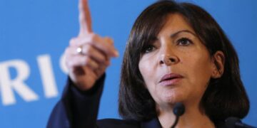 Paris Belediye Başkanı’ndan Türkçe tweet: Özgürlüklere inanan yeni Belediye Başkanlarını kutluyoruz