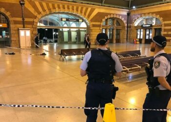 Sydney’de polise bıçaklı saldırı: Yaralanan polis memuru hastaneye kaldırıldı