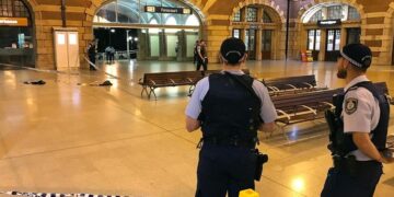 Sydney’de polise bıçaklı saldırı: Yaralanan polis memuru hastaneye kaldırıldı
