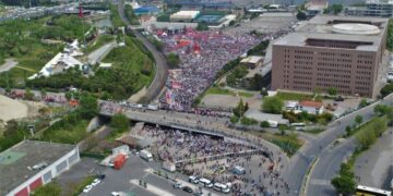 Taksim’e sokulmayan İşçiler, İstanbul’da coşkulu 1 Mayıs’ı kutladı