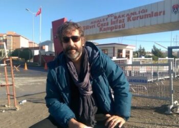 Gazeteci Deniz Yücel:Cezaevinde 3 gün işkence gördüm, yaşadıklarımın sorumlusu Erdoğan’dır