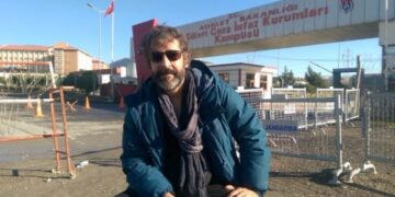 Gazeteci Deniz Yücel:Cezaevinde 3 gün işkence gördüm, yaşadıklarımın sorumlusu Erdoğan’dır
