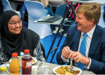 Hollanda Kralı ilk defa iftar sofrasında