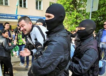 Kazakistan’da boykot protestosu: Başkan belli, seçim prosedür