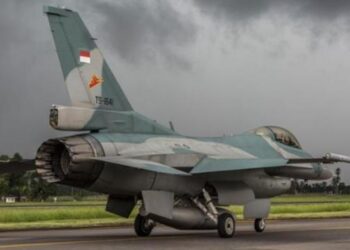 Endonezya’da Ramazan jeti: Sahura vatandaşları uyandırmak için uçakla davulcu görevi