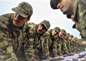 Düzenleme Meclis’ten geçti:  Yasa kabul edildi, askerlik altı aya indi,130 bin askere erken terhis