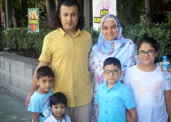 Şehit polis kızı, KHK’lı mülteci polis eşi: Kardeşim bizi ihbar etti, anne ve babası kapımızı çalmadı