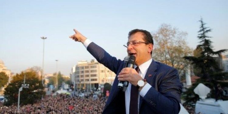 Ekrem İmamoğlu, Van’da DEM Parti’nin hakkı olan mazbatanın ikinci sıradaki AKP adayına verilmesini ‘kabul edilemez’ buldu.