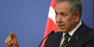 Sosyal medyada  büyük tepki: Arınç, ‘Yüksek İstişare’ için aldığı maaşını eleştirenlere ‘edepsizler’ dedi