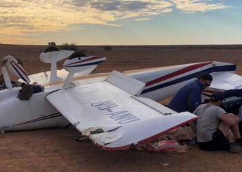 Güney Avustralya’da düşen küçük uçaktaki biri kadın, iki kişi yaralandı
