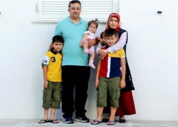 Polis’in gölgesinden Meriç’i geçtiler: Polisin doğumhane baskınıyla gündeme gelen Betül Özkan, Zülâl kızıyla Türkiye’yi terk ettiler