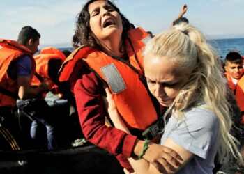 Akdeniz’de şişme bot battı: 80’den fazla mülteci kayıp