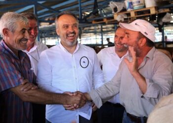 AKP’li Başkan Alinur Aktaş’ın giydiği gömleğin değeri; bir işçinin aylık maaşına bedel