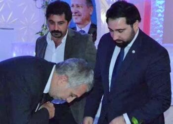 Almanya’da Türkiye kökenli politikacılar AKP’ye çalışmakla suçlanıyor