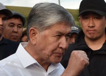 Atambayev’den güvenlik güçlerine çağrı: Kendi halkınıza ateş etmeyin, sizin için çok kötü olur