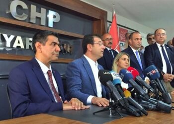 İmamoğlu Diyarbakır’da konuştu: Seçilmiş belediye başkanlarının yerine kayyum atanması gaflettir, dalalettir