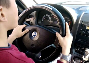 8 yaşındaki çocuk, gece yarısı ailesinin arabasını kaçırıp otobanda 140 km hız yaptı