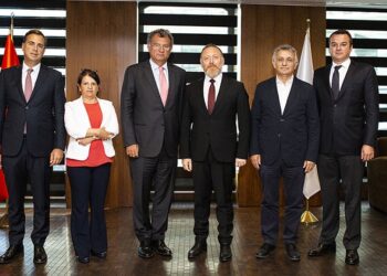 HDP heyeti TÜSİAD’ı ziyaret etti: Demokrasi ittifakı konusunda hazırlanan belgeler TÜSİAD’le paylaşıldı