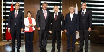 HDP heyeti TÜSİAD’ı ziyaret etti: Demokrasi ittifakı konusunda hazırlanan belgeler TÜSİAD’le paylaşıldı
