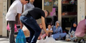 HDP’nin ‘provakasyon’ dediği eylemcilere polis yemek taşıdı