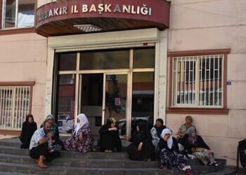 Milletvekili Güven: İki anne özür dileyerek, ‘provokasyon ver’ diyerek, HDP il binası önünden ayrıldı