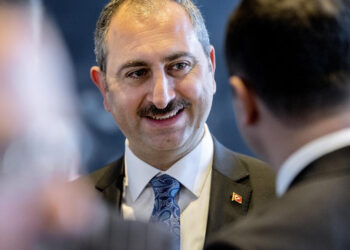 ‘Maklube’ çıkışı yargıyı kimin kontrol edeceği kavgası