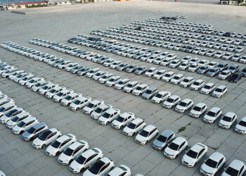 Sergilenen araç sayısı bini geçti: İmamoğlu, Yenikapı Meydanı’nda toplanmasına devam ediyor