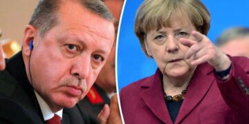 Merkel’den Erdoğan’a: Suriye’deki askeri operasyonu derhal durdurun
