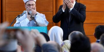 Dünyanın en büyük araştırma şirketi: Türkiye en az din adamları ve siyasetçilere güveniyor