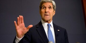 ABD eski Dışişleri Bakanı Kerry:  Başkan Kürt müttefiklerine ihanet etti