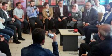 Polis, KHK toplantısında Erbakan kitaplarına el koydu
