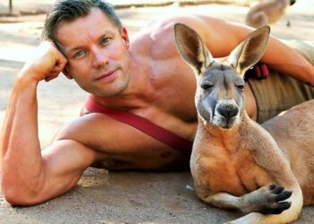 26 yıllık gelenek bozulmadı: Avustralyalı itfaiyeciler, 2020 takvimi için kamera karşısına geçti