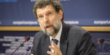 Gezi davası: Osman Kavala’nın tutukluğuna devam kararı, sonraki duruşma 24 Aralık’ta