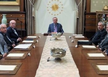 Maaşları 18 bin TL olan Saray’ın istişare üyelerden ilk fotoğraf