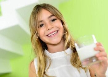 İmamoğlu o vaadini de hayata geçiriyor: İstanbul’da ihtiyacı olan çocuklara ücretsiz süt dağıtılacak