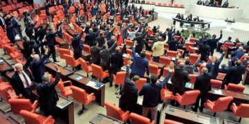 Yargı Reformu Paketi mecliste onaylanarak yasalaştı