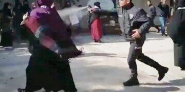 Polis, Furkan gönüllülerini darp etti: Camide kadın ve çocukların da olduğu kalabalığı cop ve biber gazı