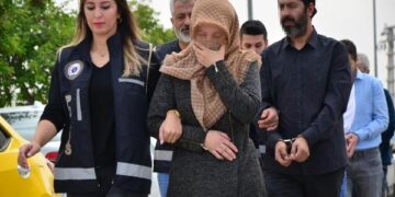 Kitabın arasına para koyup kargoya verdi, kuryelik yapmakla suçlandı