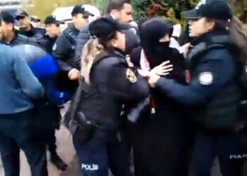 Polisten Furkan Vakfı gönüllülerine : Başındaki örtüye kadar alma hakkım var