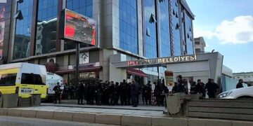 Van İpekyolu Belediyesi’ne kayyım: HDP’li eş başkanlar gözaltında