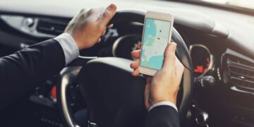 457 dolar para, 10 ceza puanı: Sydney’de telefon kullanan sürücüler için gizli kamera sistemi geliyor